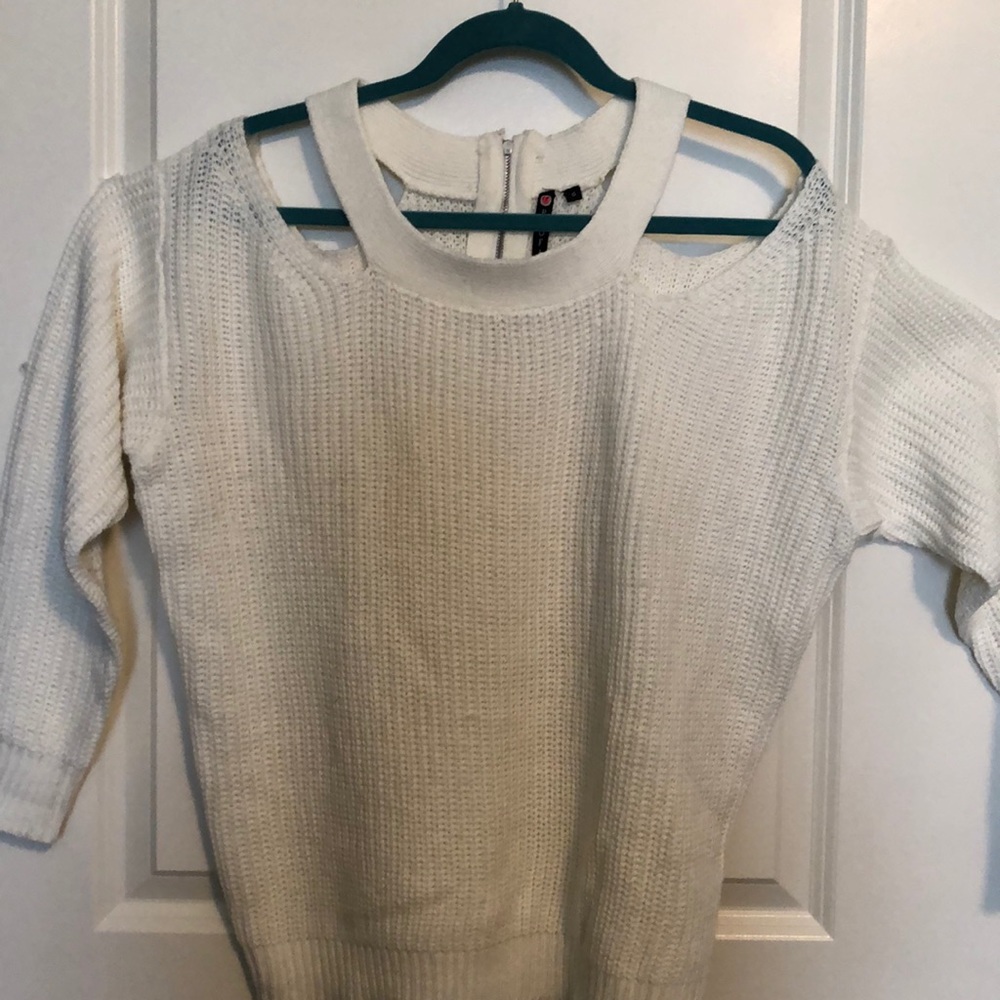 Cold shoulder white knit sweater !